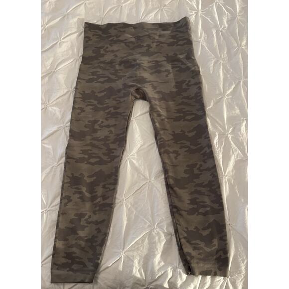SPANX Pants - Spanx Look at Me Now Seamless Leggings Desert Camo Size 1X
